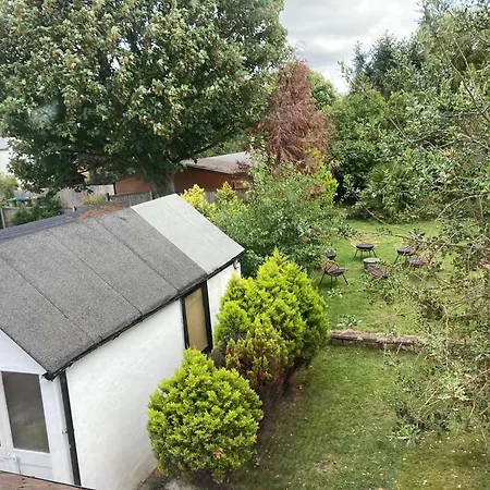 Highfield Home With Free Parkings, Surbiton, Kingston Upon Thames, Surrey, Greater London , Uk Exterior photo