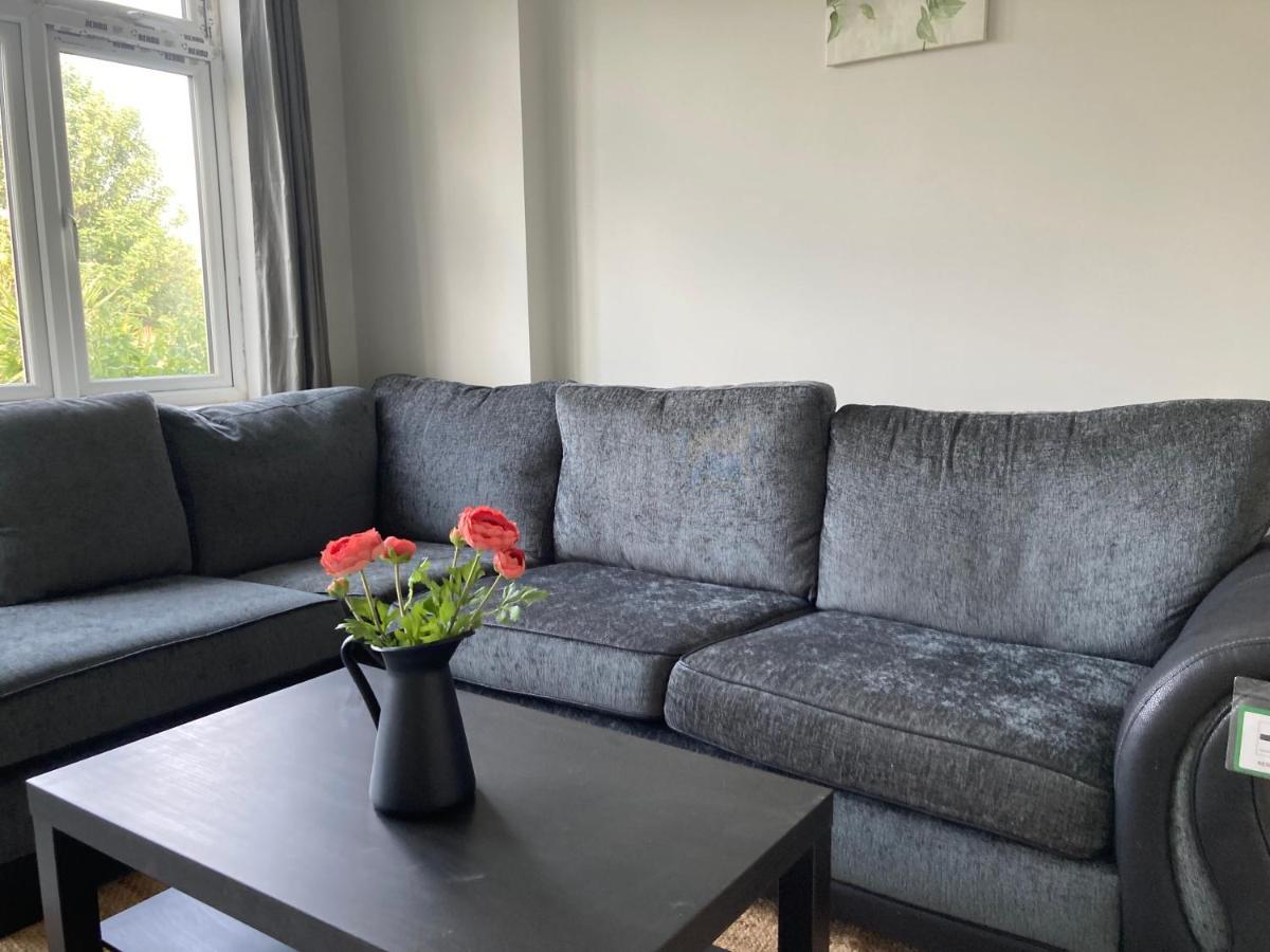 Highfield With Free Parkings, Surbiton, Kingston Upon Thames, Surrey, Greater London , Uk Holiday home *