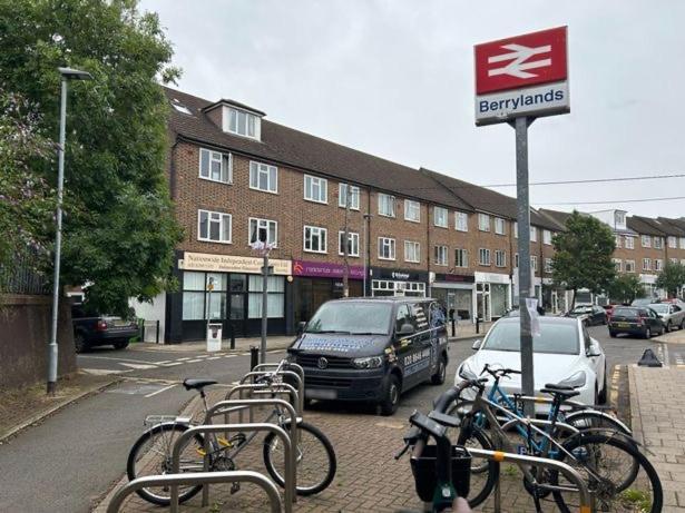 Highfield With Free Parkings, Surbiton, Kingston Upon Thames, Surrey, Greater London , Uk Holiday home Surbiton