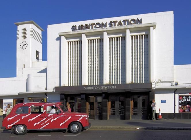 Highfield With Free Parkings, Surbiton, Kingston Upon Thames, Surrey, Greater London , Uk Surbiton
