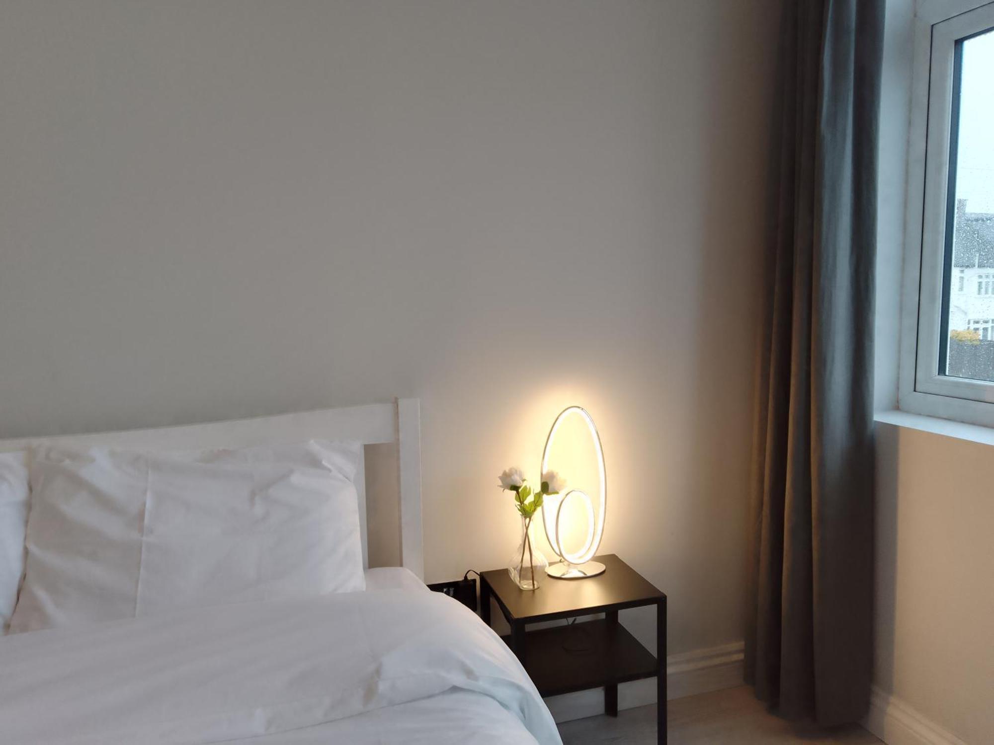 Highfield With Free Parkings, Surbiton, Kingston Upon Thames, Surrey, Greater London , Uk Holiday home *