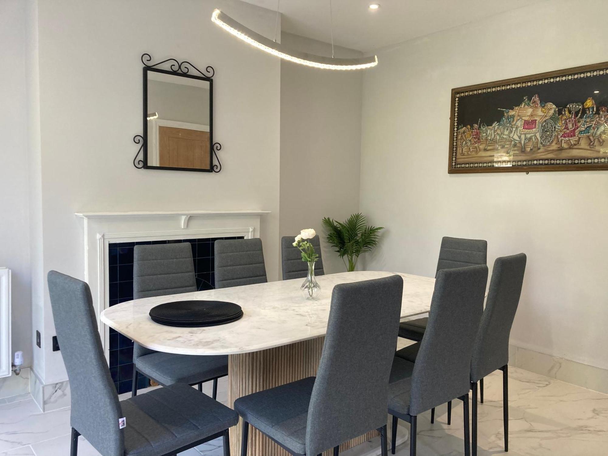Holiday home Highfield With Free Parkings, Surbiton, Kingston Upon Thames, Surrey, Greater London , Uk *