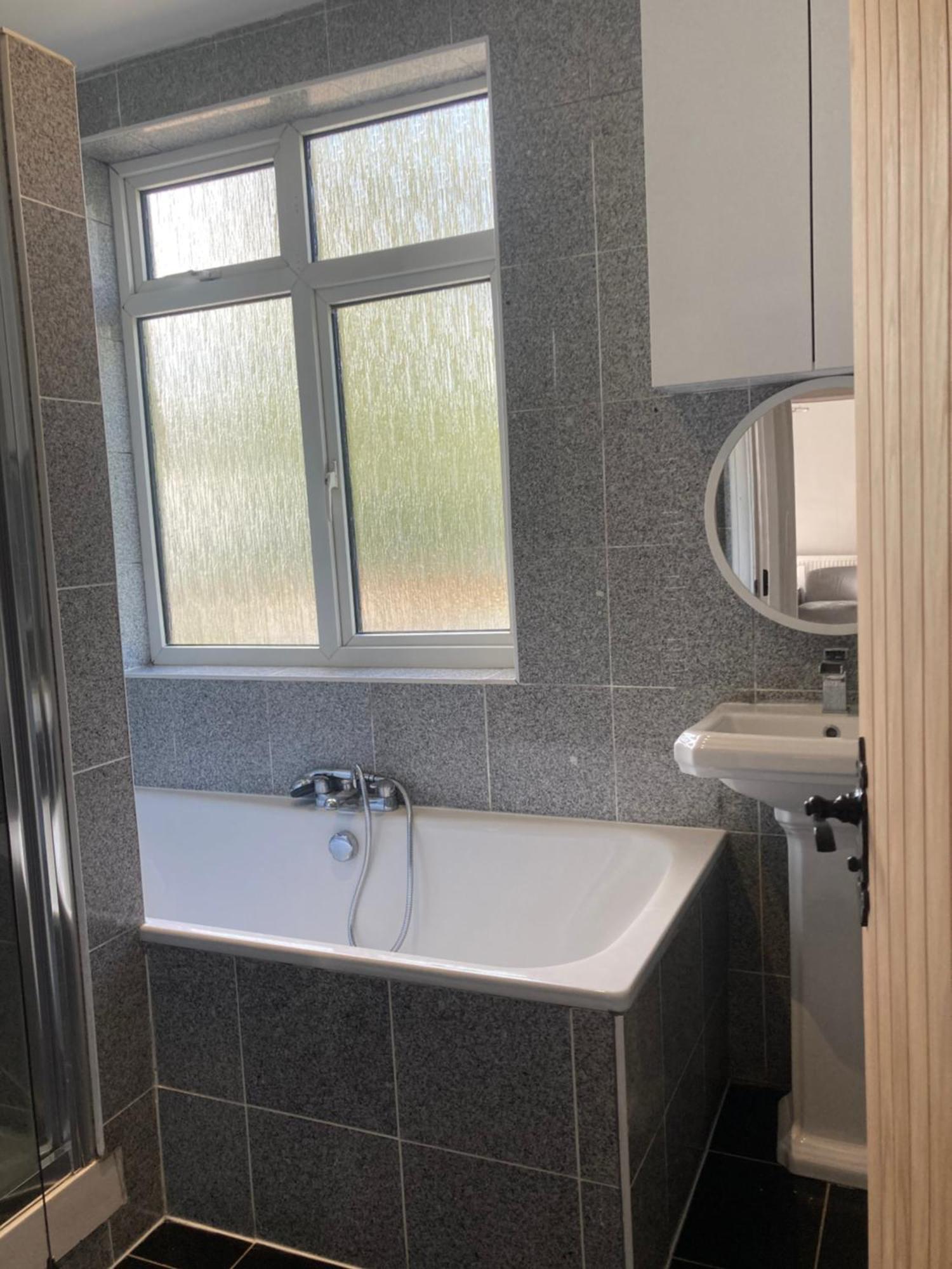 Holiday home Highfield With Free Parkings, Surbiton, Kingston Upon Thames, Surrey, Greater London , Uk *