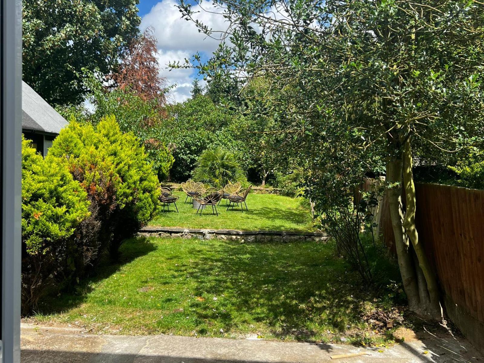 Highfield With Free Parkings, Surbiton, Kingston Upon Thames, Surrey, Greater London , Uk