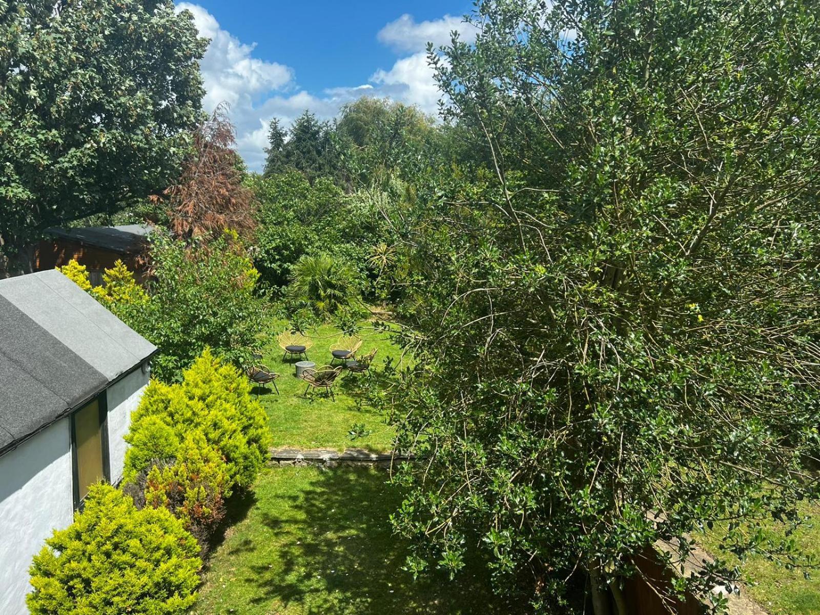 Holiday home Highfield With Free Parkings, Surbiton, Kingston Upon Thames, Surrey, Greater London , Uk *