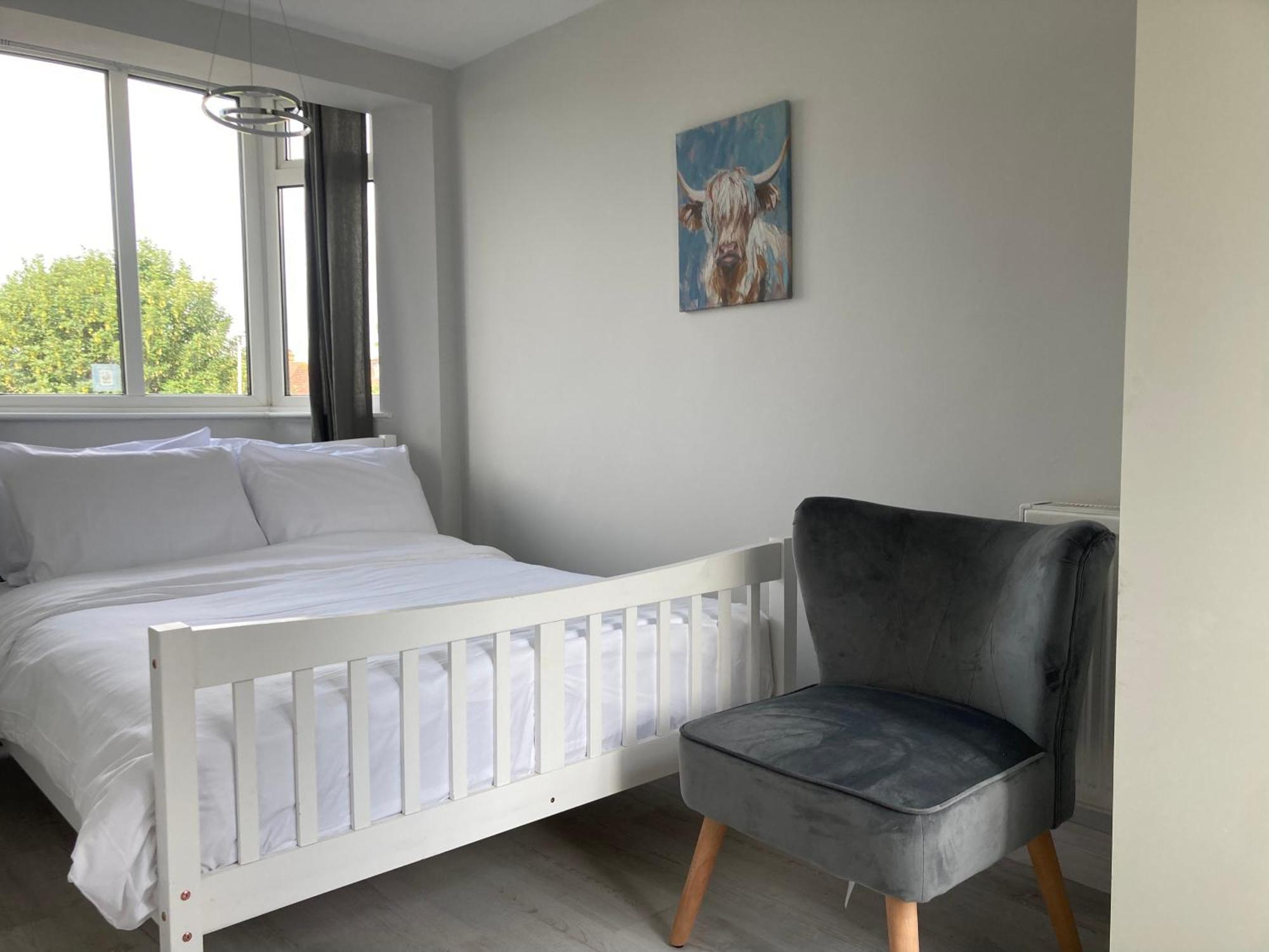 Highfield With Free Parkings, Surbiton, Kingston Upon Thames, Surrey, Greater London , Uk